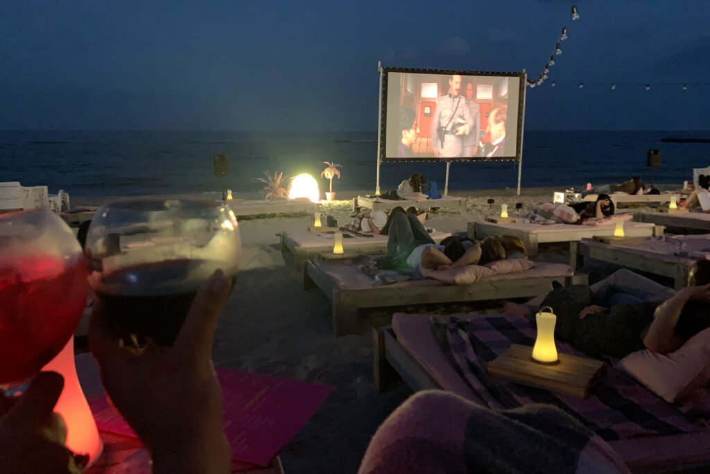 Кинотеатр «Sunset Cinema» в Затоке на пляже