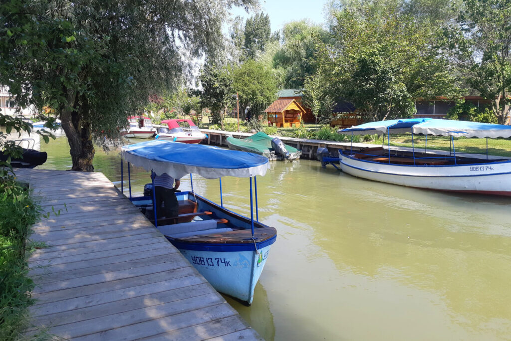 Лодки — основной транспорт в Вилково